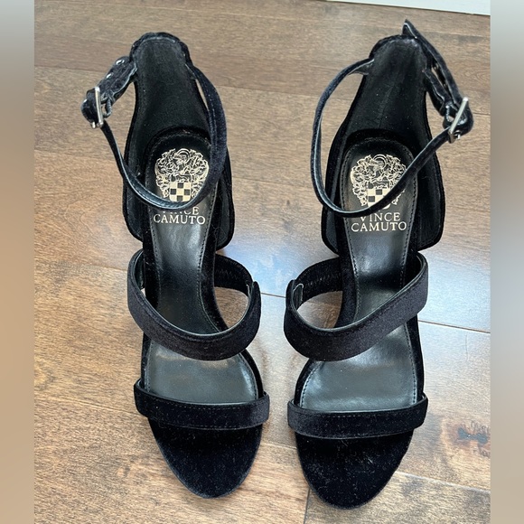 NEW VINCE CAMUTO black velvet strappy heels sz 7.5 - Picture 4 of 9